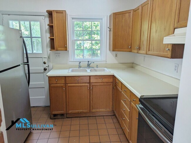 Building Photo - 2406 Farthing St