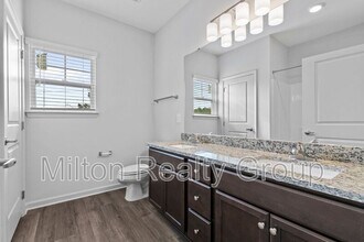 Building Photo - 250 Grove Cir