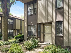 Building Photo - 608 N Hough St