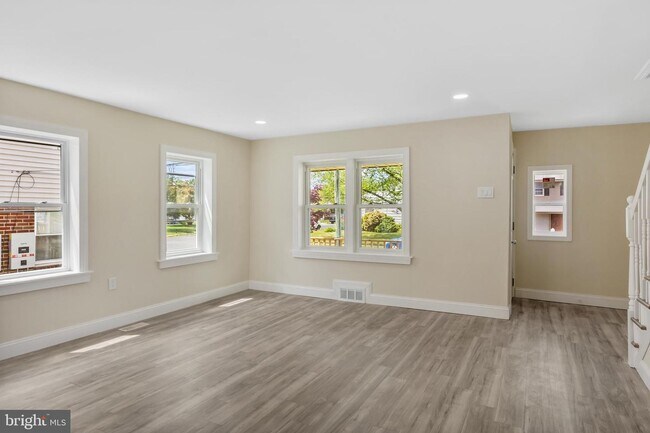 Building Photo - 506 3rd Ave