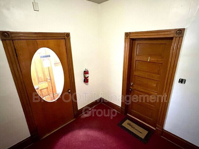 Foto del edificio - 319 N Rodney St