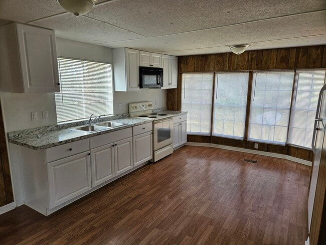 Building Photo - 7841 Indian Trail Rd