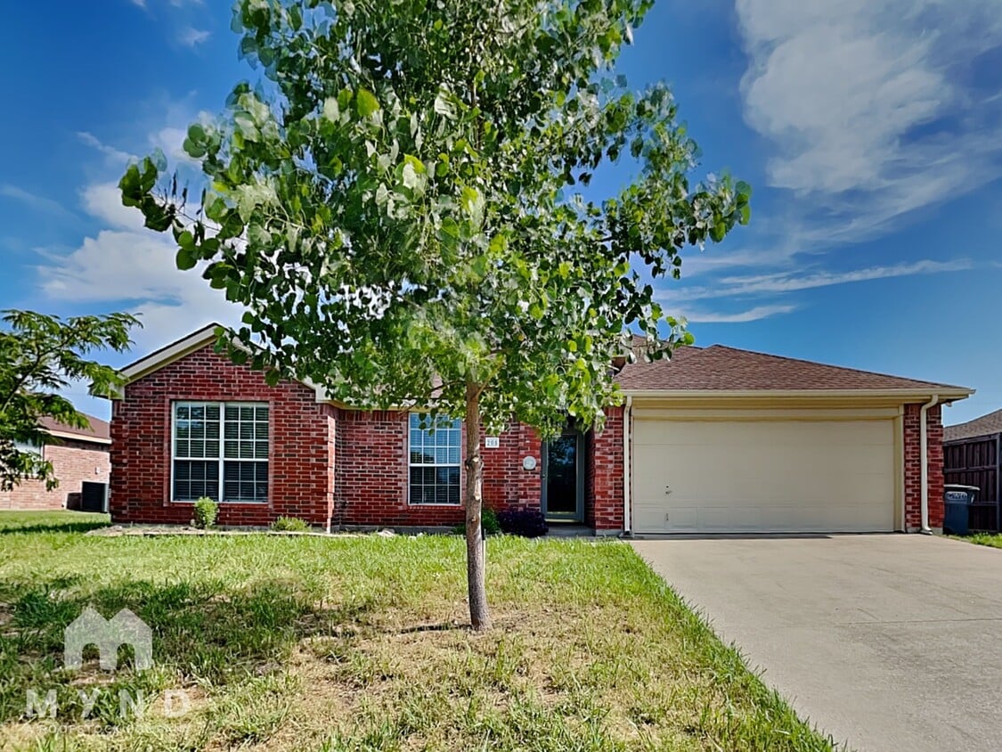 Primary Photo - 205 Cloudcroft Dr