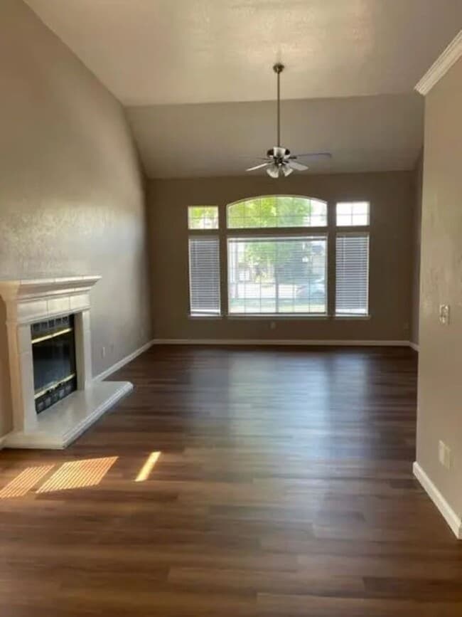 Building Photo - Hot Rental Alert! Gorgeous North Fresno Home!
