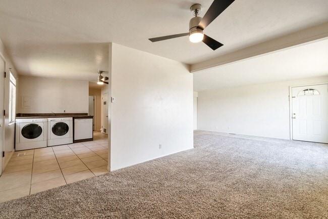 Building Photo - 3 Bed - 1 Bath Home in Sunset - Huge Yard ...