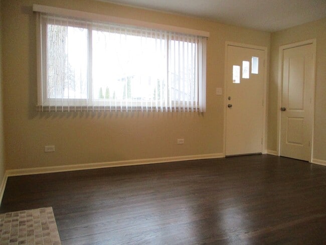 Building Photo - 448 Midway Dr