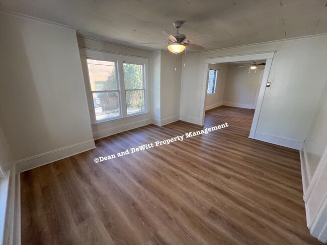 Building Photo - 2 Bed/1 Bath - Unit 1
