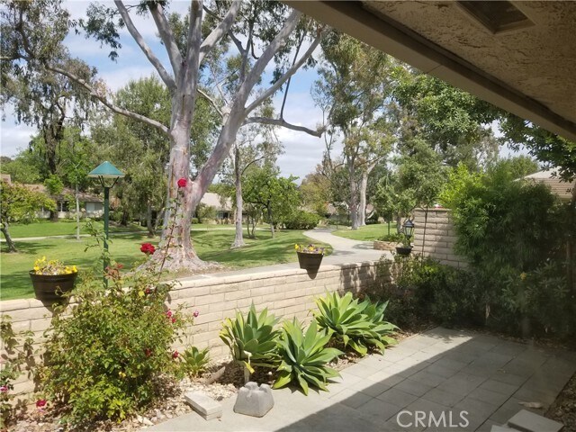 Foto del edificio - 5275 Thorn Tree Ln