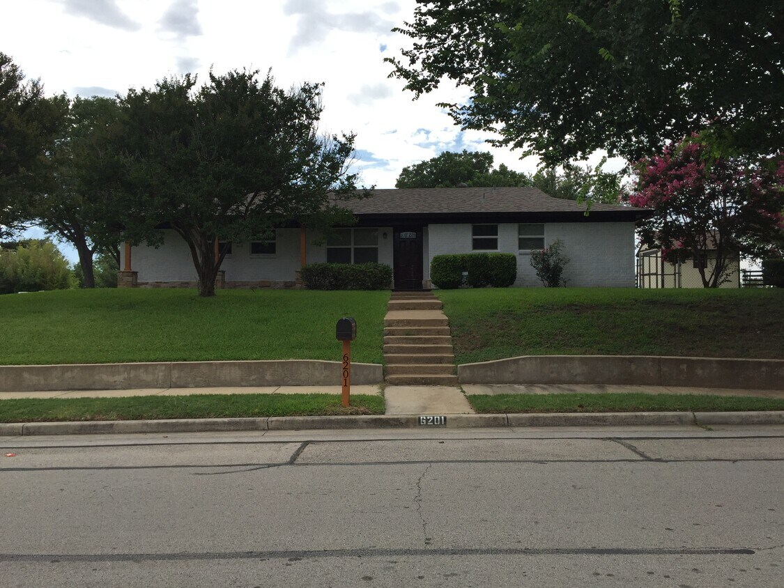 6201 Maurie Dr, Watauga, TX 76148 House Rental in Watauga, TX