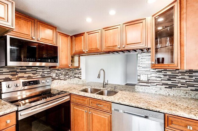 Foto del edificio - 9080 Lime Bay Blvd
