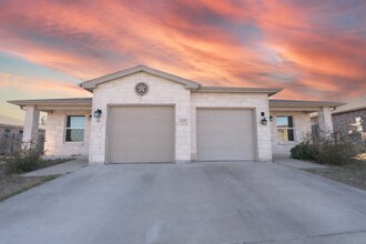 Building Photo - 208 Lowes Blvd