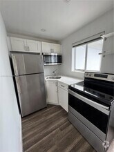 Building Photo - 685 SW 7th Terrace