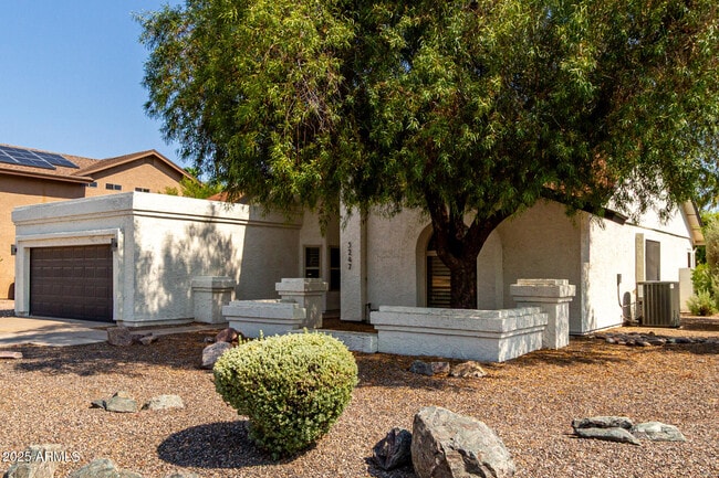 Foto del edificio - 5247 E Paradise Ln