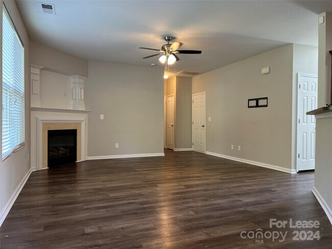 Building Photo - 6781 Sequoia Hills Dr