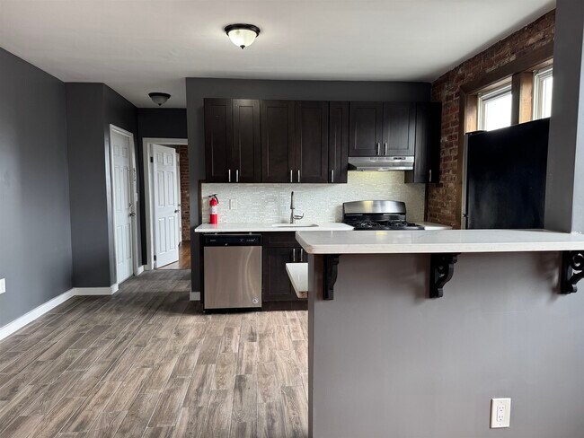 Foto del edificio - 7880-80 Carmer Ave