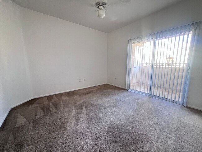 Foto del edificio - MOVE IN TODAY! 2 bed 2 bath condo close to Aliante Casino