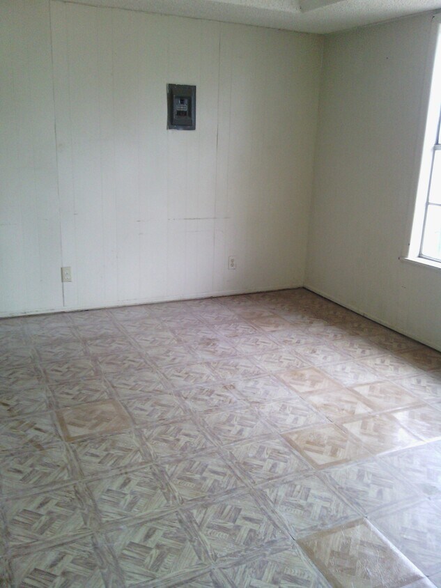 dormitorio delantero - 2323 Hicks Ave