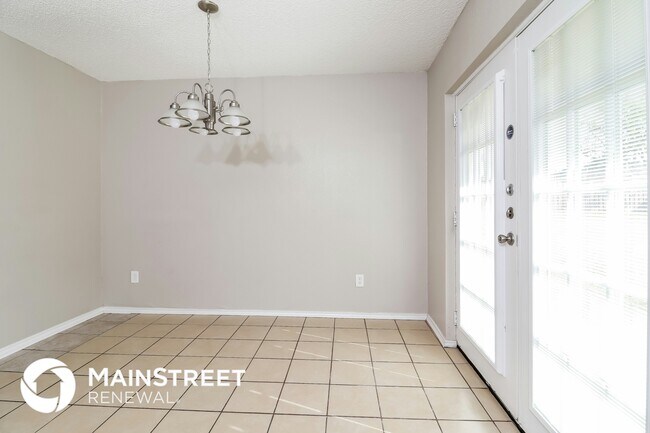 Building Photo - 2942 Mesa View Dr