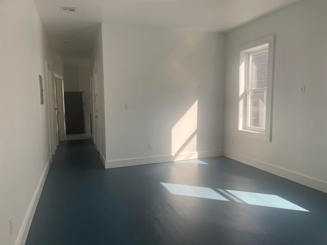 Building Photo - 18 Warner Ave