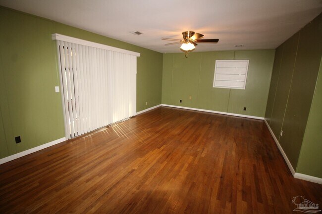 Foto del edificio - 3801 Forest Glen Dr