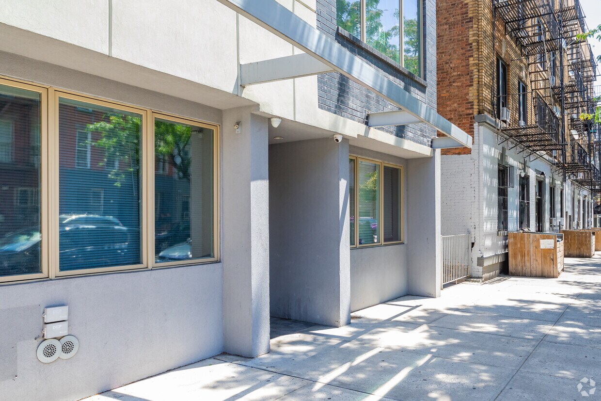 Building Photo - 871 Bergen St