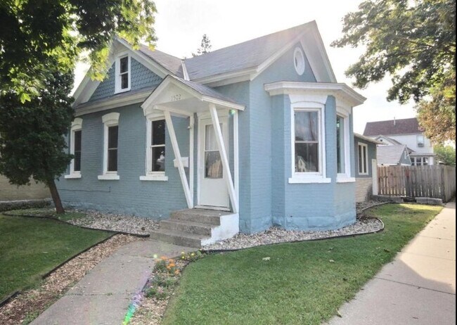 Building Photo - 1502 S. 10th St.