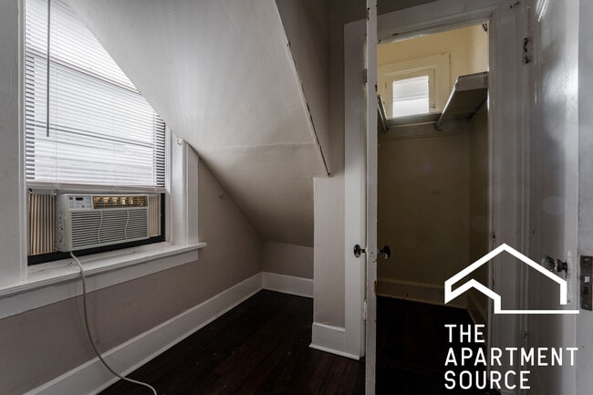 Building Photo - 2031 W Moffat St