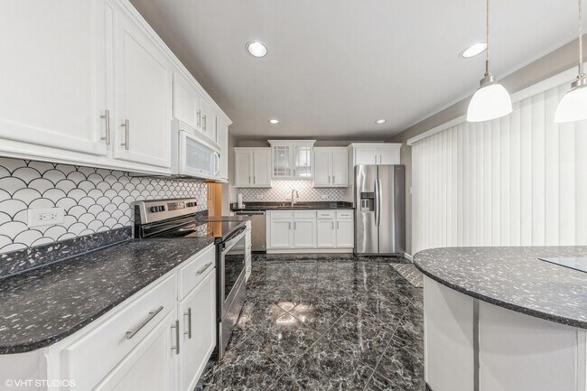 Building Photo - 15254 Ventura St