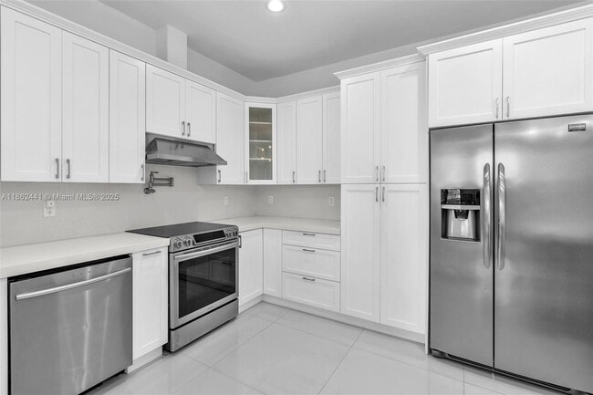 Building Photo - 6402 SW 93rd Pl