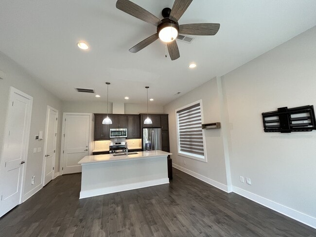 Photo - 2/2.5 - MODERN TOWNHOME IN THE NATIONS