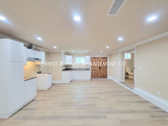 Building Photo - Beautiful 2 Bedroom 2 Bath Rear Home in Pr...