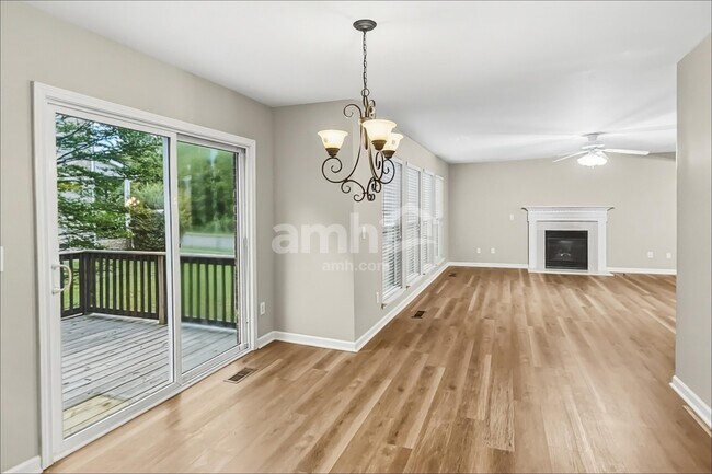 Foto del edificio - 1808 Bunting Way Dr
