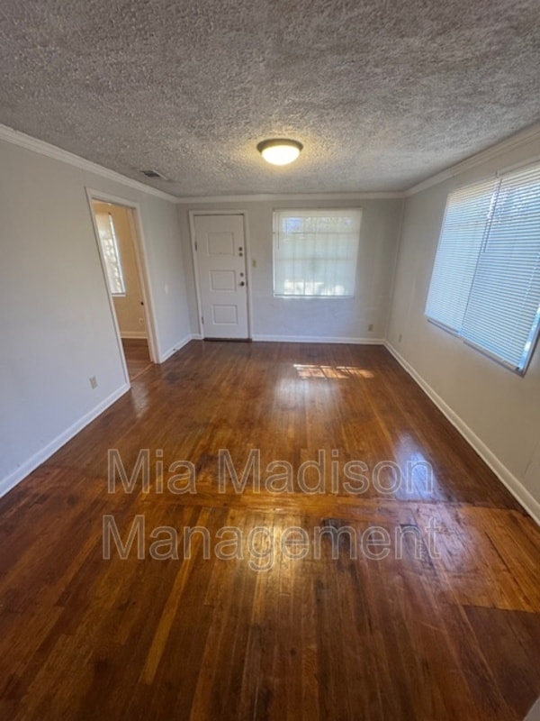 Foto del edificio - 1026 W 41st St