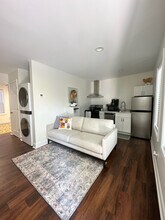 Building Photo - 25 David St