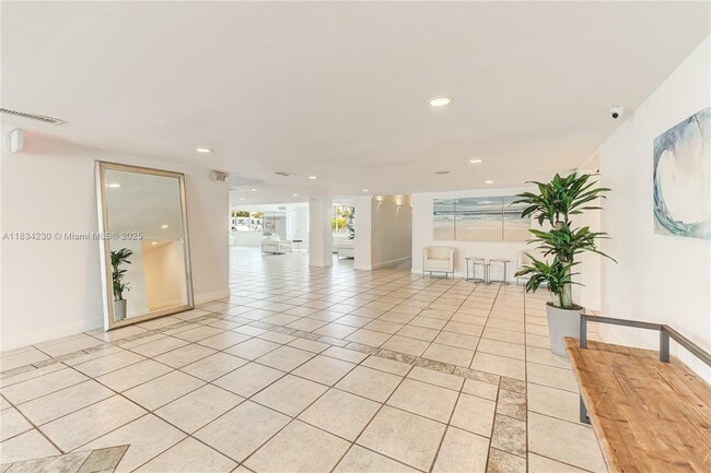 Building Photo - 2821 N Miami Beach Blvd