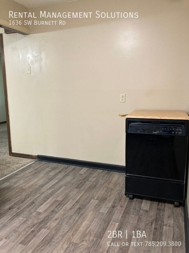 Building Photo - 1636 SW Burnett Rd- 2 BED/1 BATH