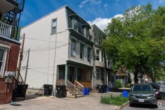 Building Photo - 214 Peffer St