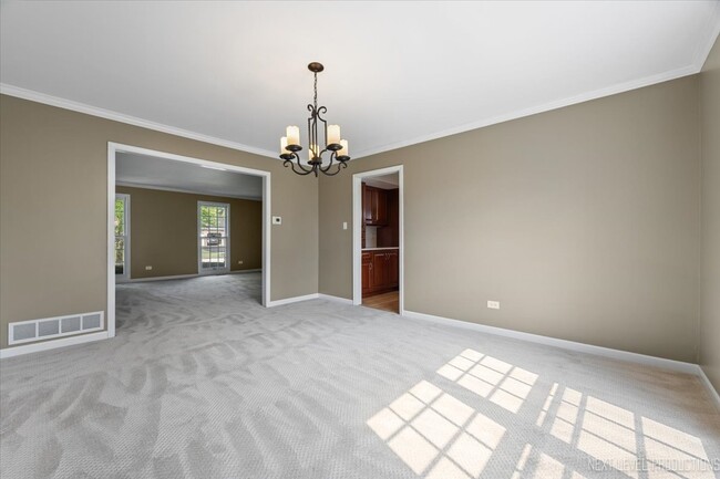 Building Photo - 2802 Wedgewood Dr