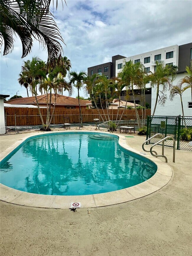 Foto del edificio - 3170 SW 16th St