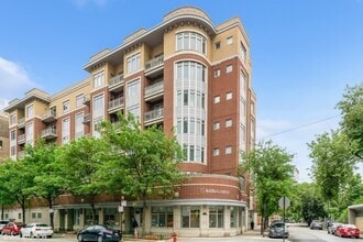 Building Photo - 657 W Fulton St