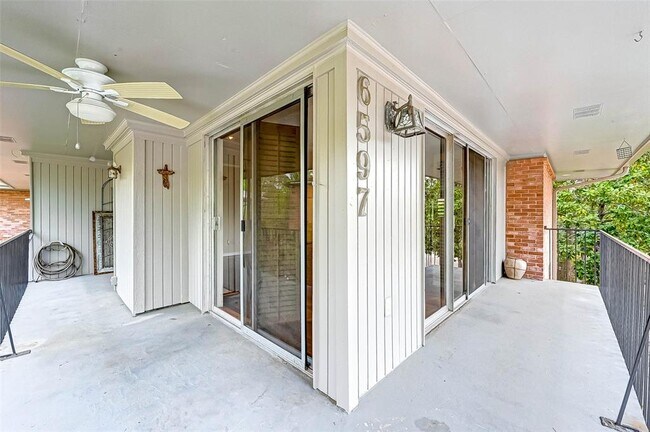 Foto del edificio - 6597 Bayou Glen Rd