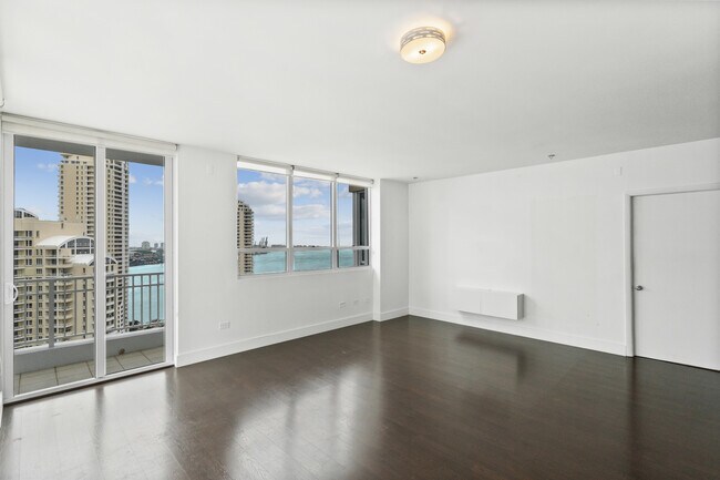 Foto del edificio - 801 Brickell Key Blvd