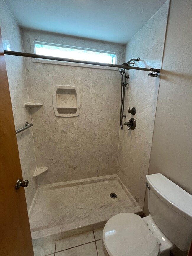 Building Photo - 3945 Balsam Dr