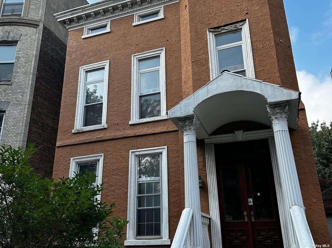Primary Photo - 984 Bushwick Ave