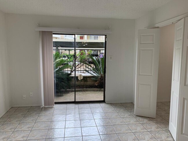 Foto del edificio - 2750 Holly Hall St