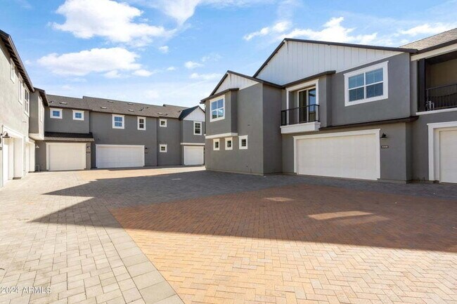 Building Photo - Luxurious Condo in Sterling Grove