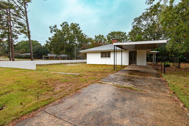 Building Photo - 895 Greg Dr