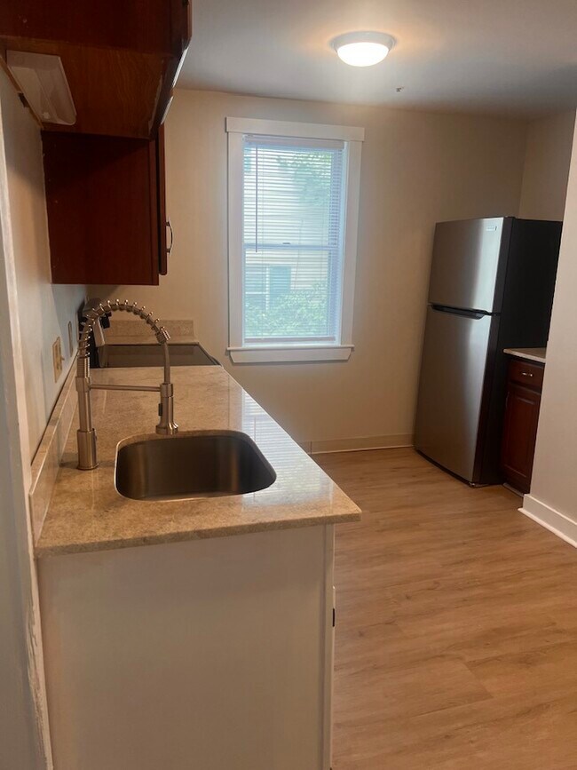 Building Photo - 39 Saint Thomas St