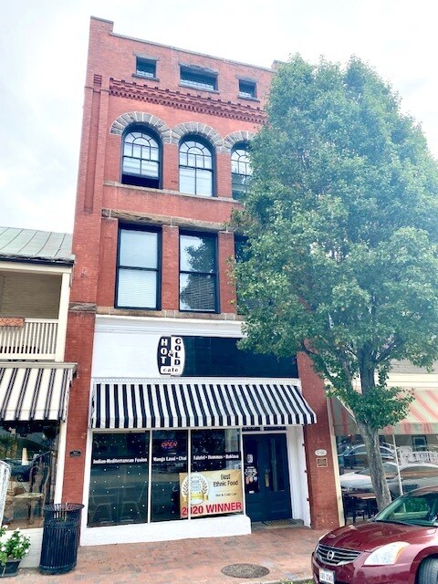Building Photo - 1206 Main St