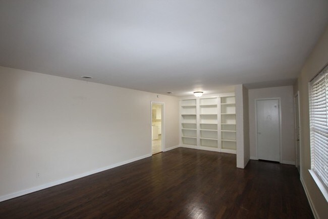 Building Photo - 3325 Paluxy Dr